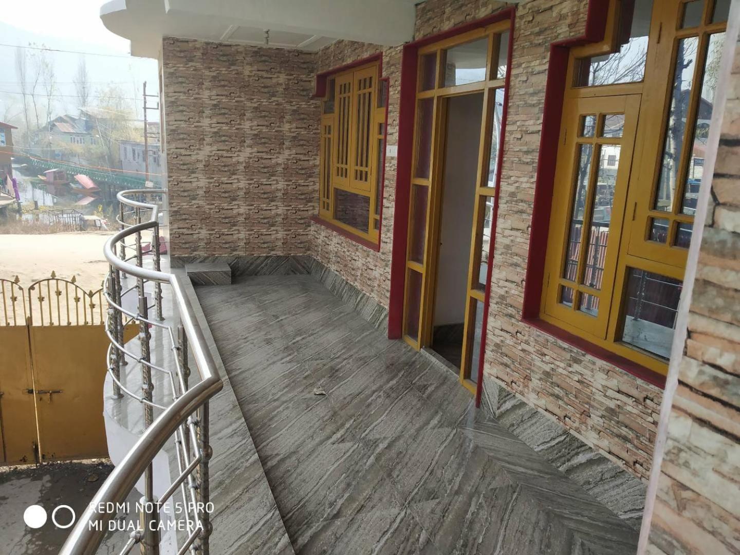 Valley Holidays Hotel Srinagar  Exterior photo